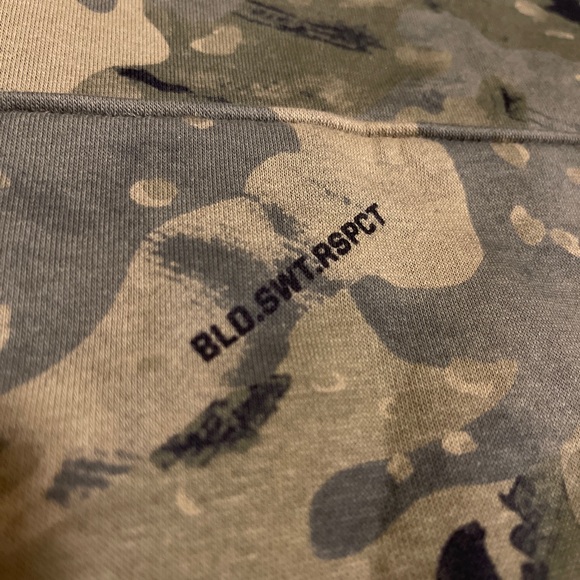 Rare Under Armour Project Rock Veterans Day Camo Flag Patch Hoodie - Picture 7 of 9